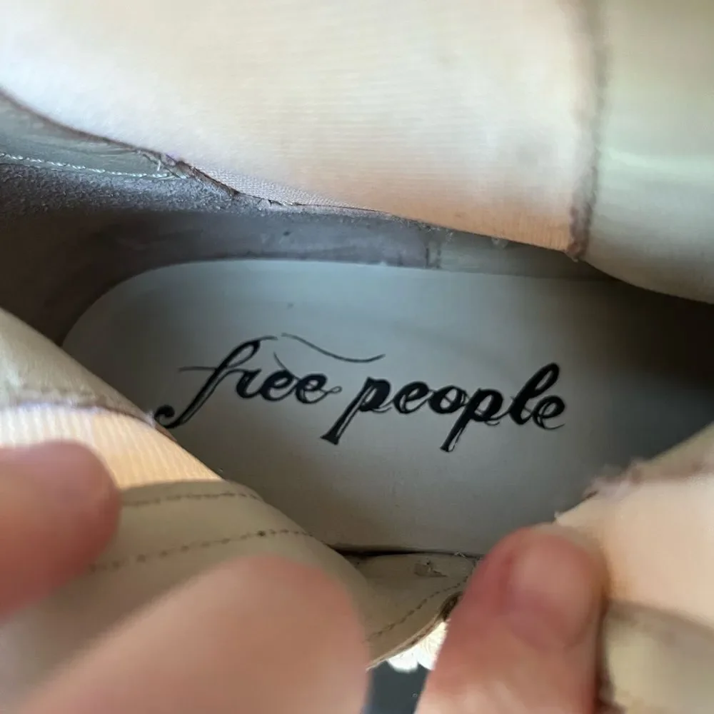 Free People Brooks Leather Chelsea Boot size 40EU ivory
